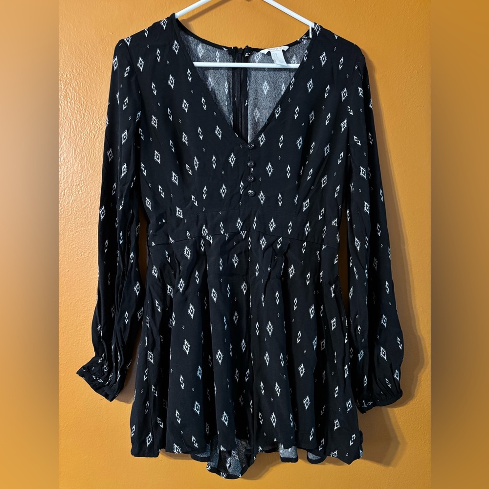 Forever 21 Black and White Patterned Long Sleeve Romper